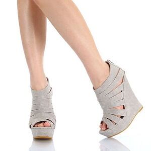 ✨2xHP✨Bamboo 'Driven-56' Strappy Wedges✨